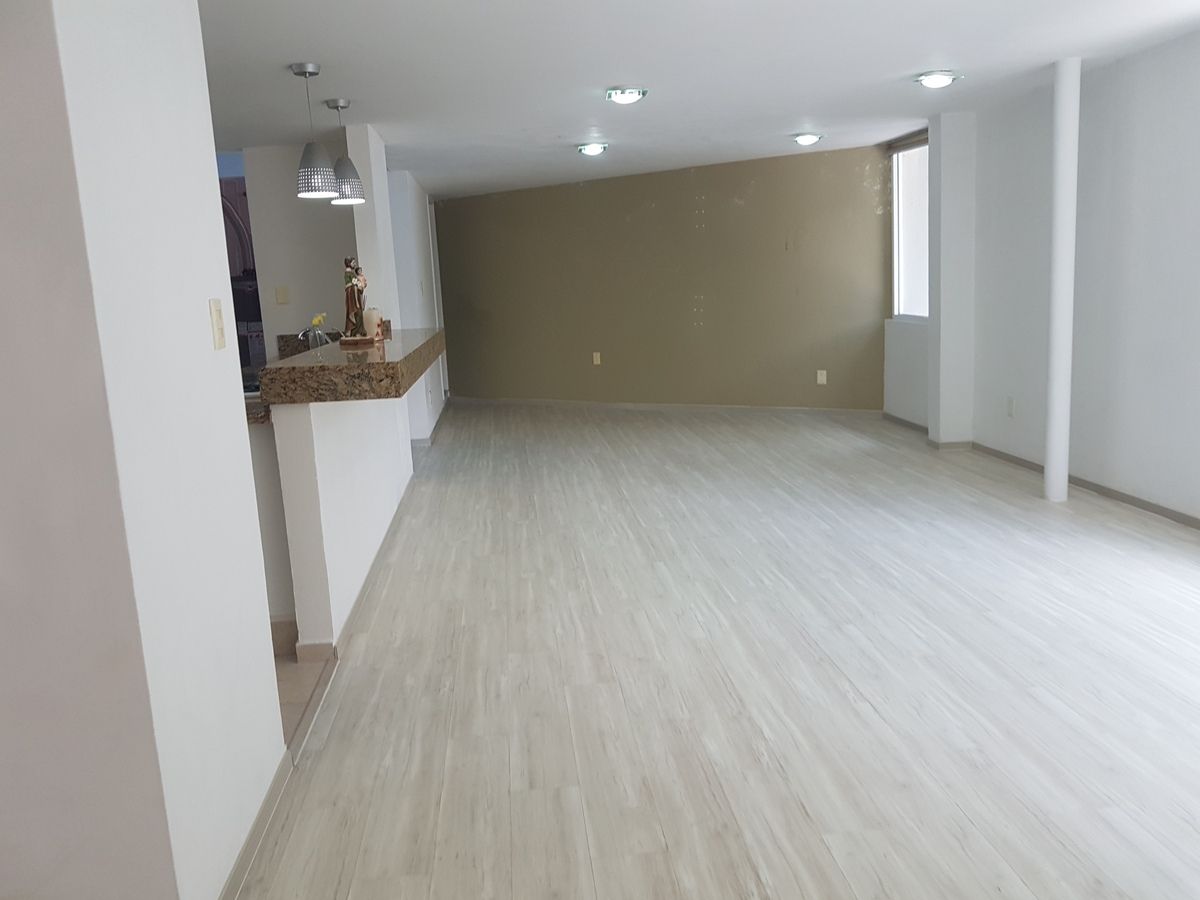 19 de 27: Estancia, comedor y sala