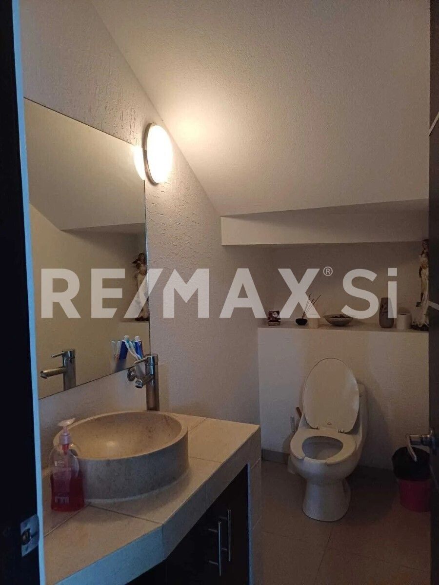 27 de 36: BAÑO DE VISITAS