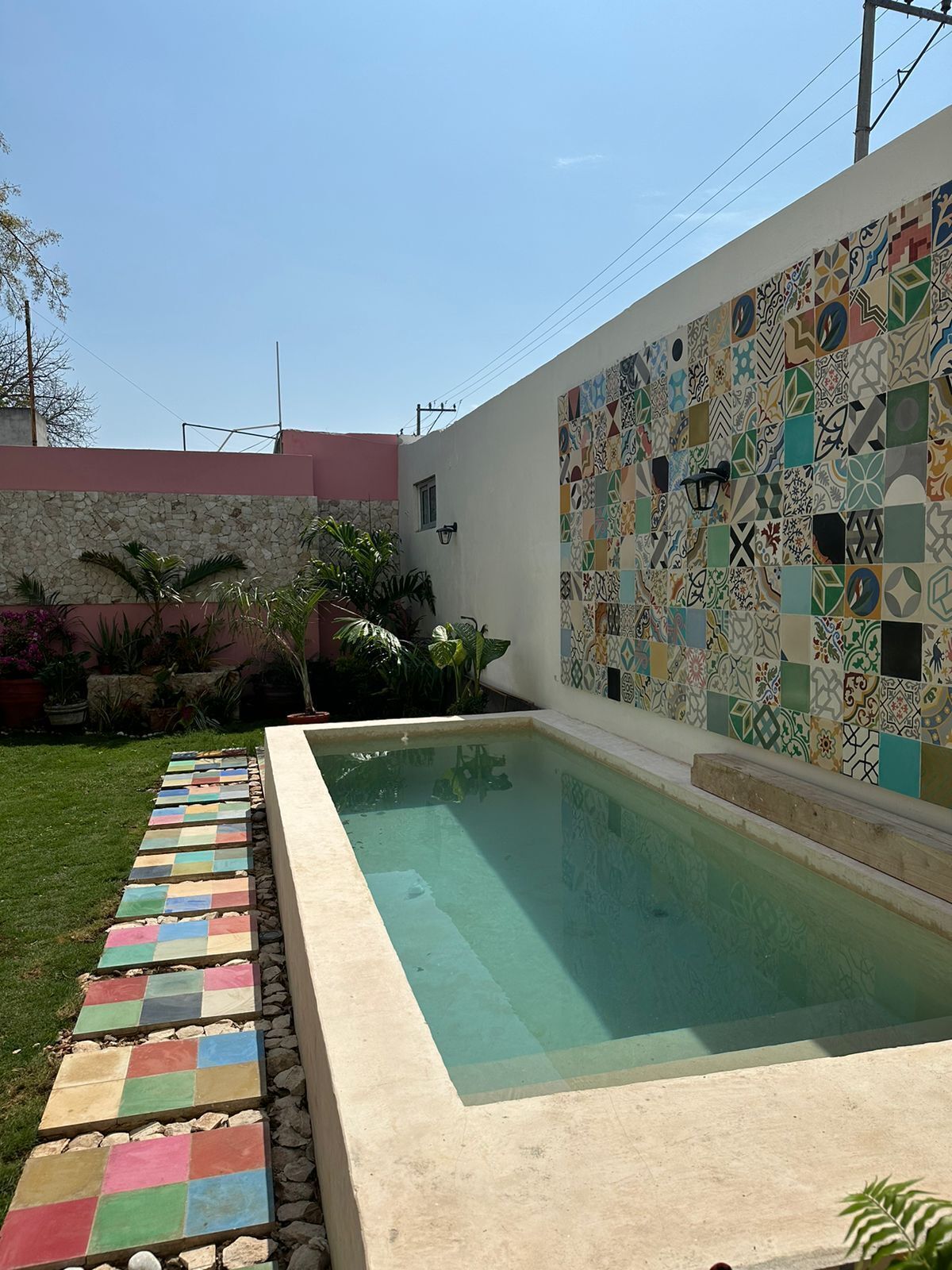 1 de 14: Jardín y Alberca