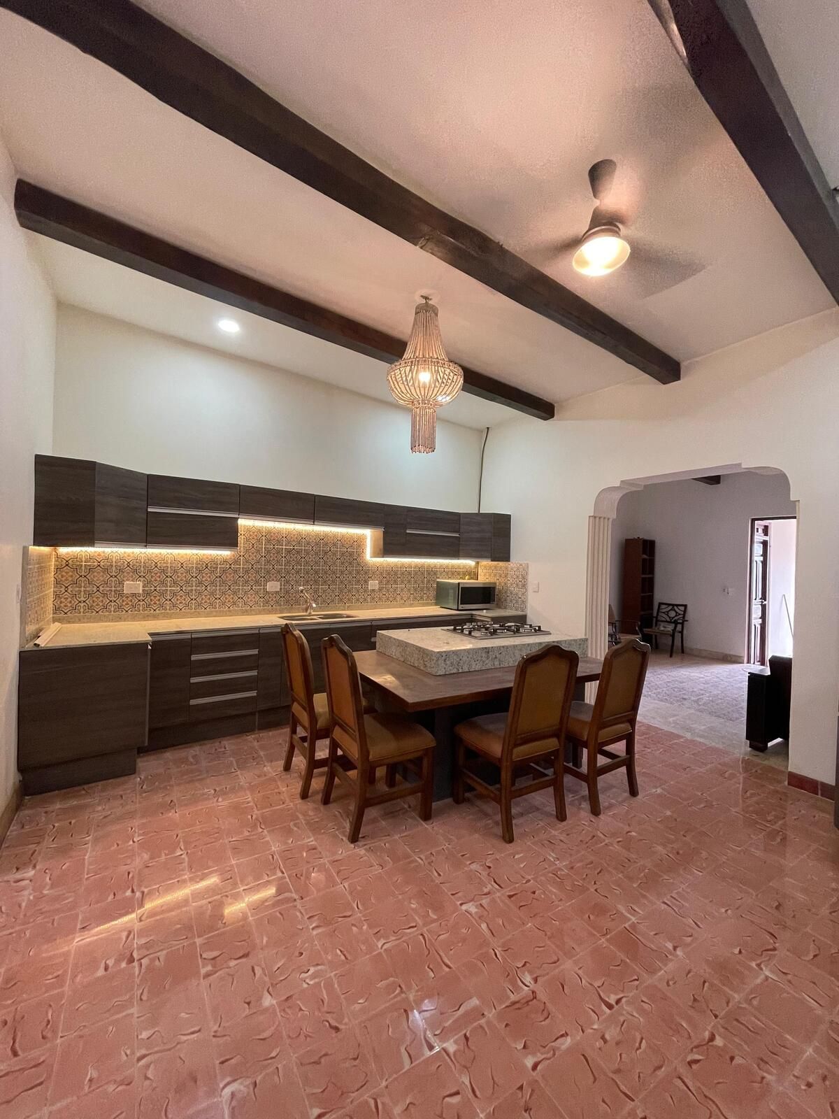 2 de 14: Comedor y Cocina