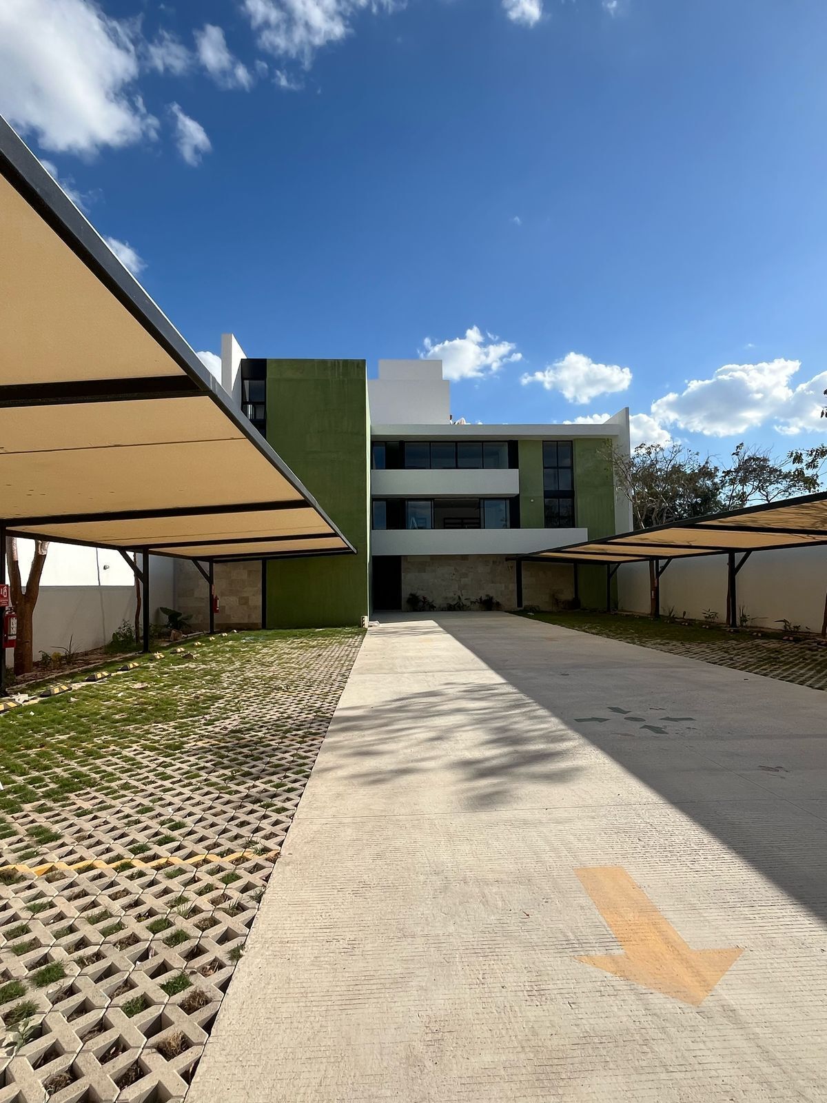 2 de 16: Edificio dinamico y versatil