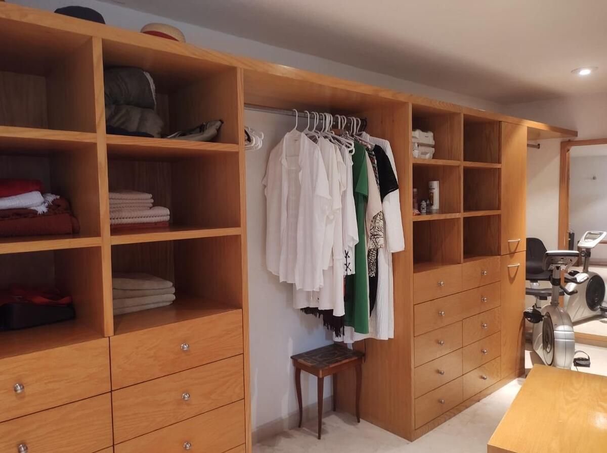 34 of 49: Vestidor recámara principal