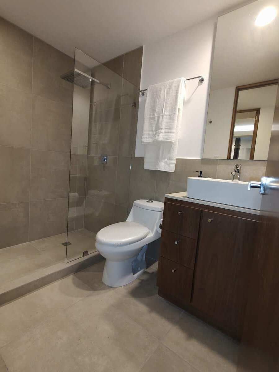 14 de 23: Baño completo