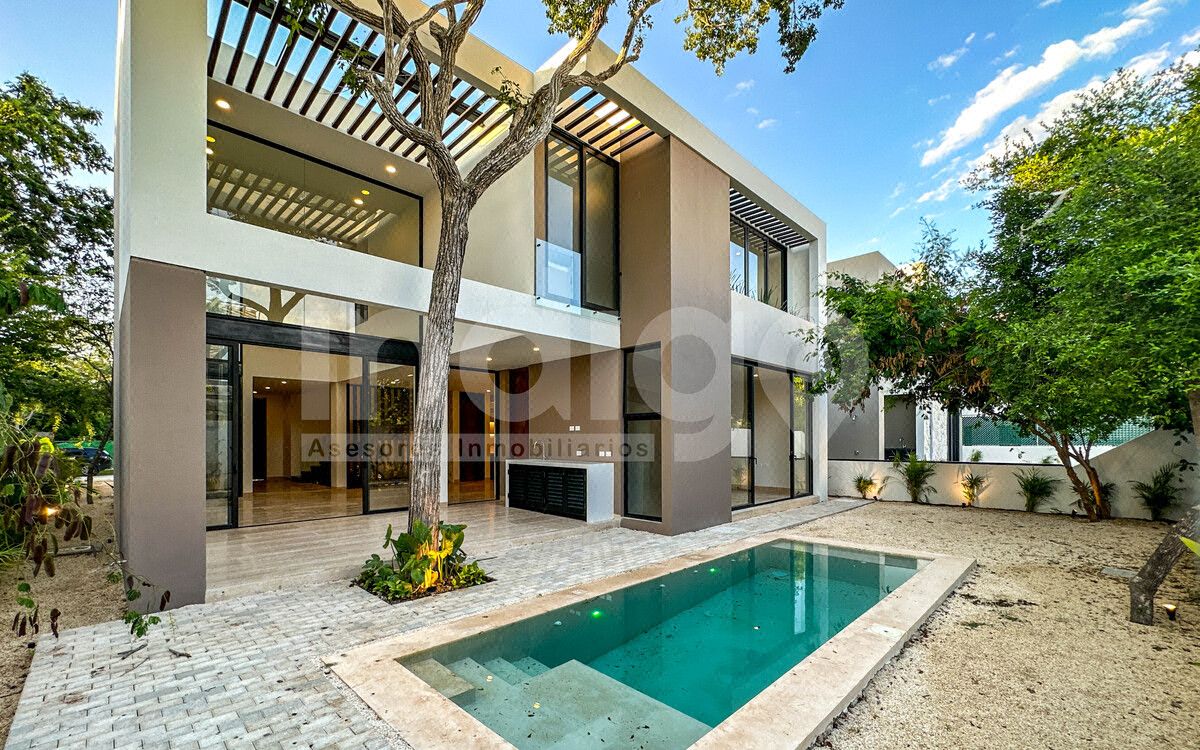 Casa en Venta en Mérida, Yucatán Country Club, Privada Oasis