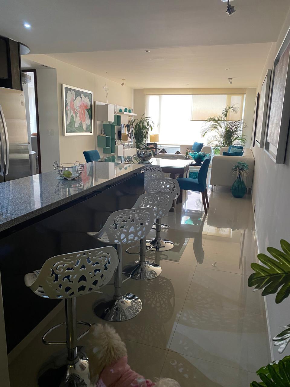 2 of 25: Cocina abierta
