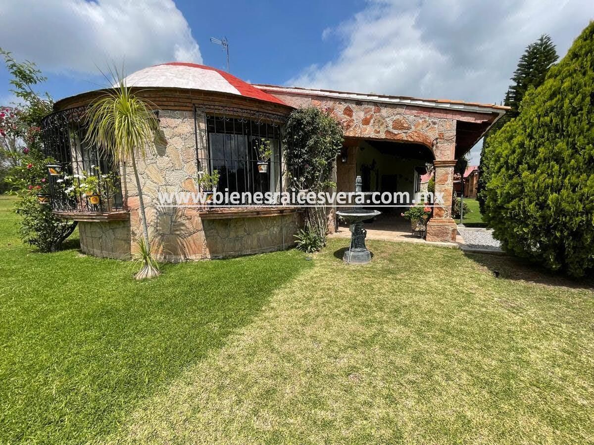 Casa Amueblada en Venta en Granjas Residenciales Tequisquiapan. Caro