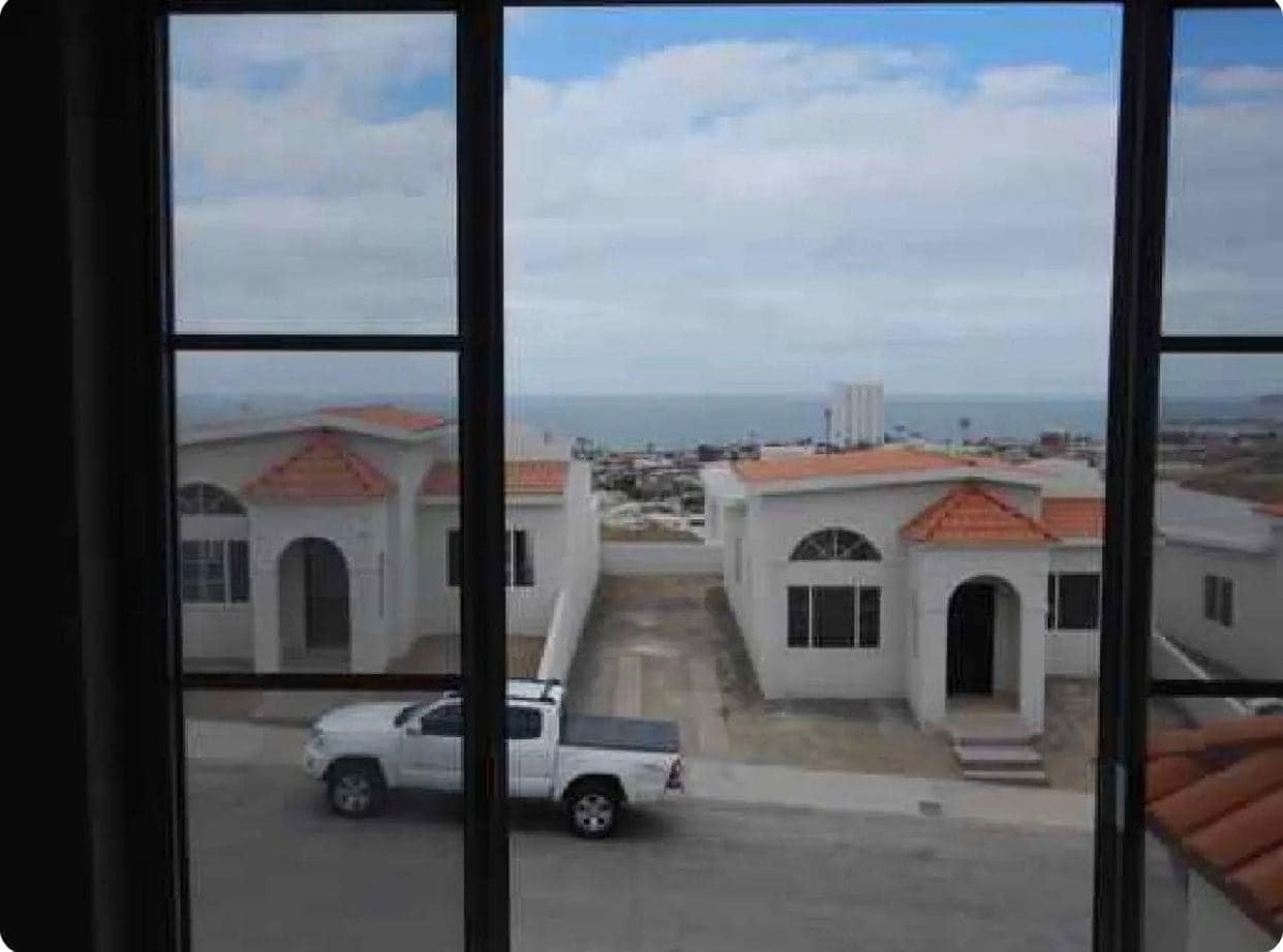 3 of 11: Vista al mar