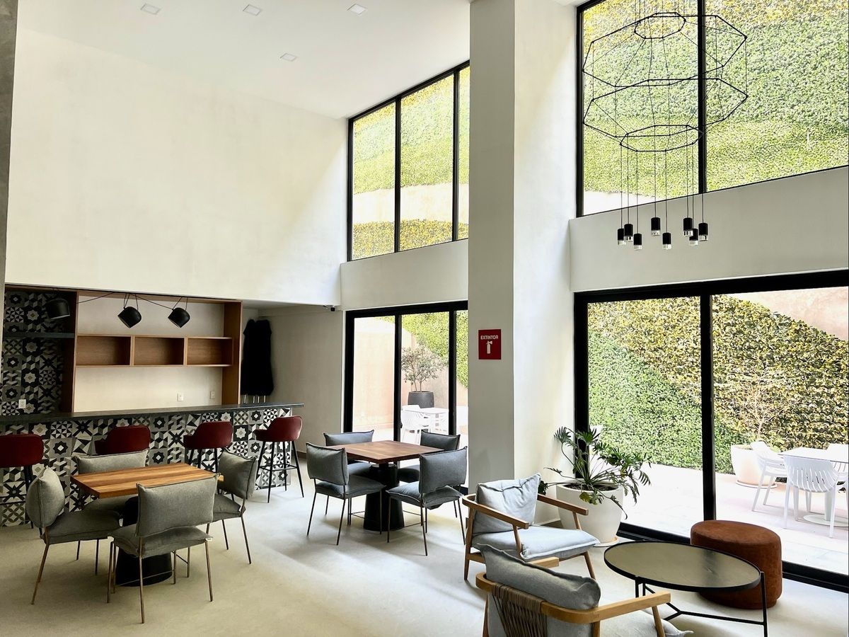 4 of 26: Terraza con bar