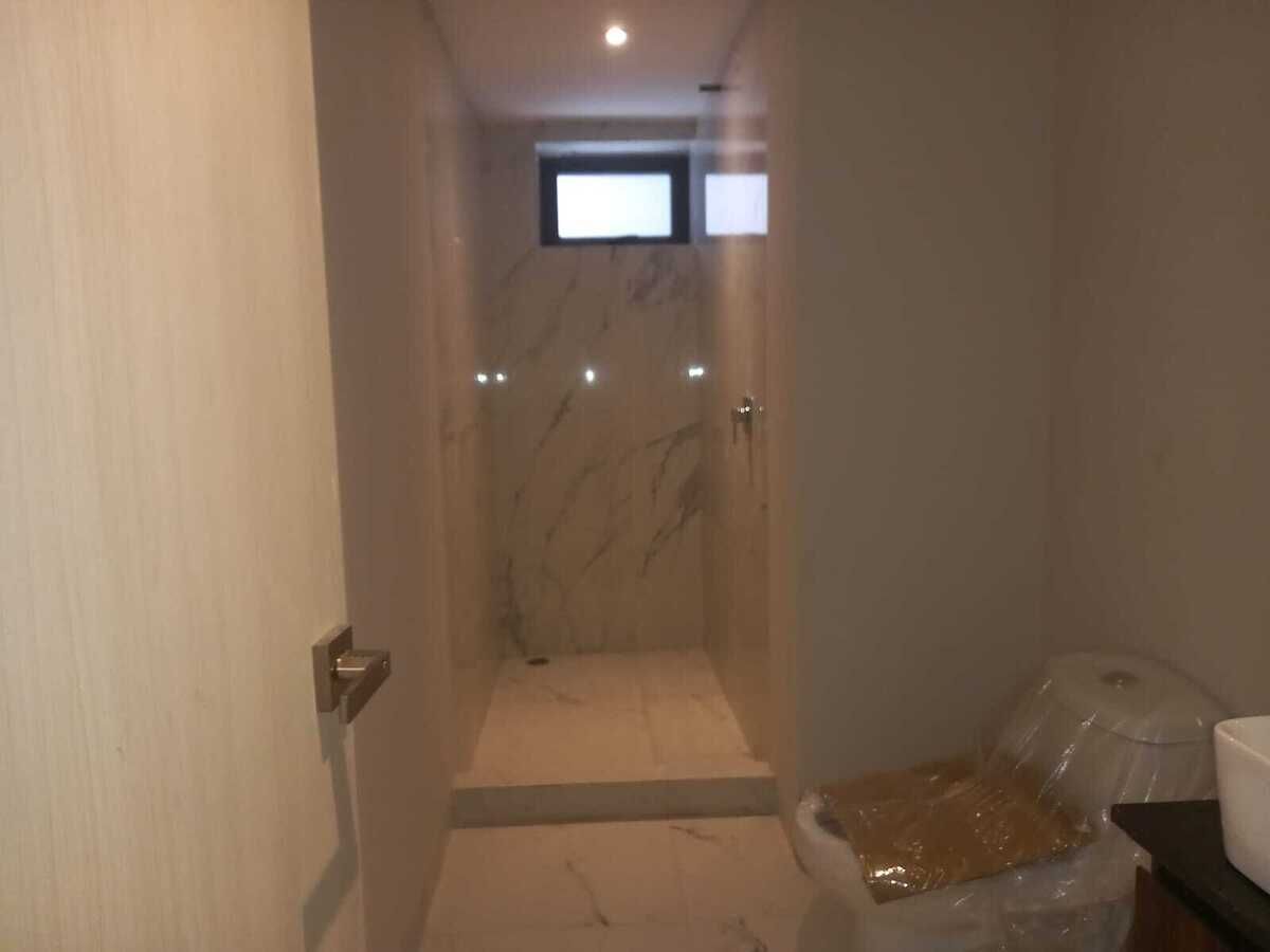 5 of 14: Baño segundario