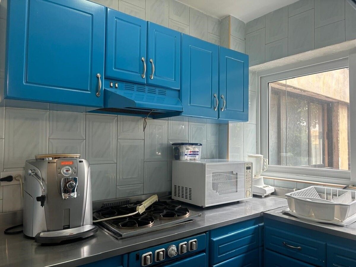 4 of 7: Cocina equipada