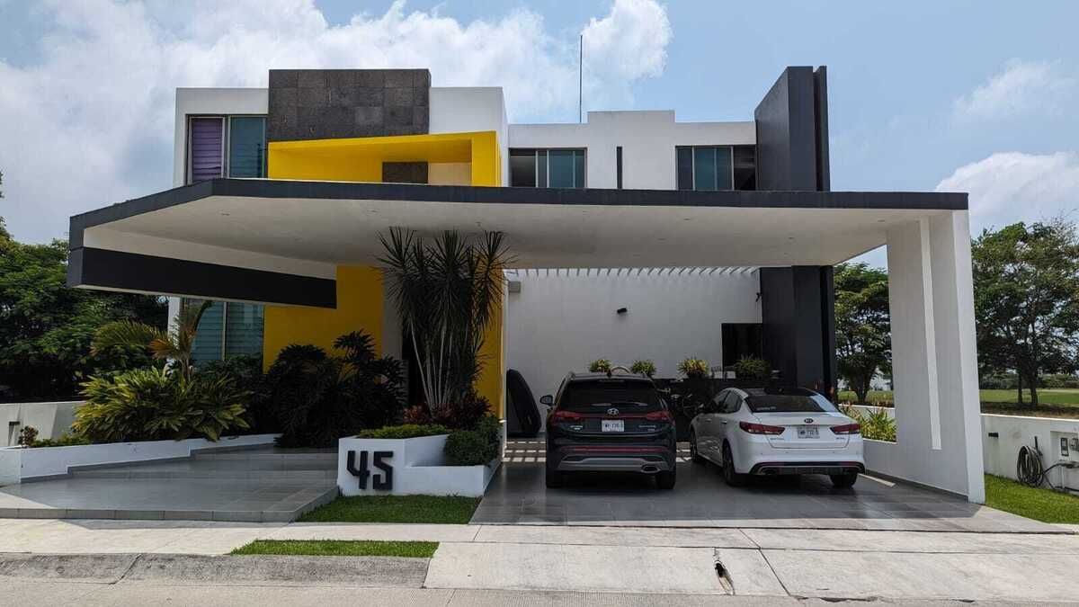 1 of 21: fachada