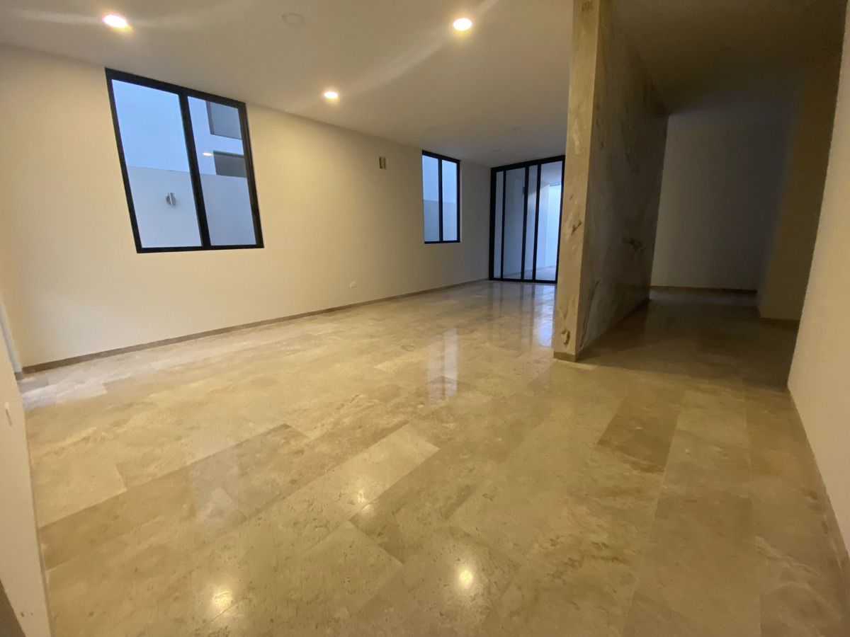 3 de 18: SALA COMEDOR