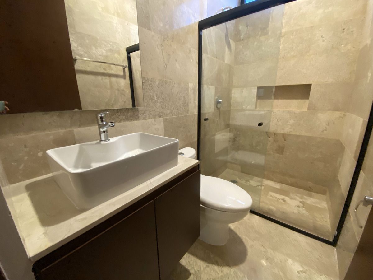 5 de 16: BAÑO PB