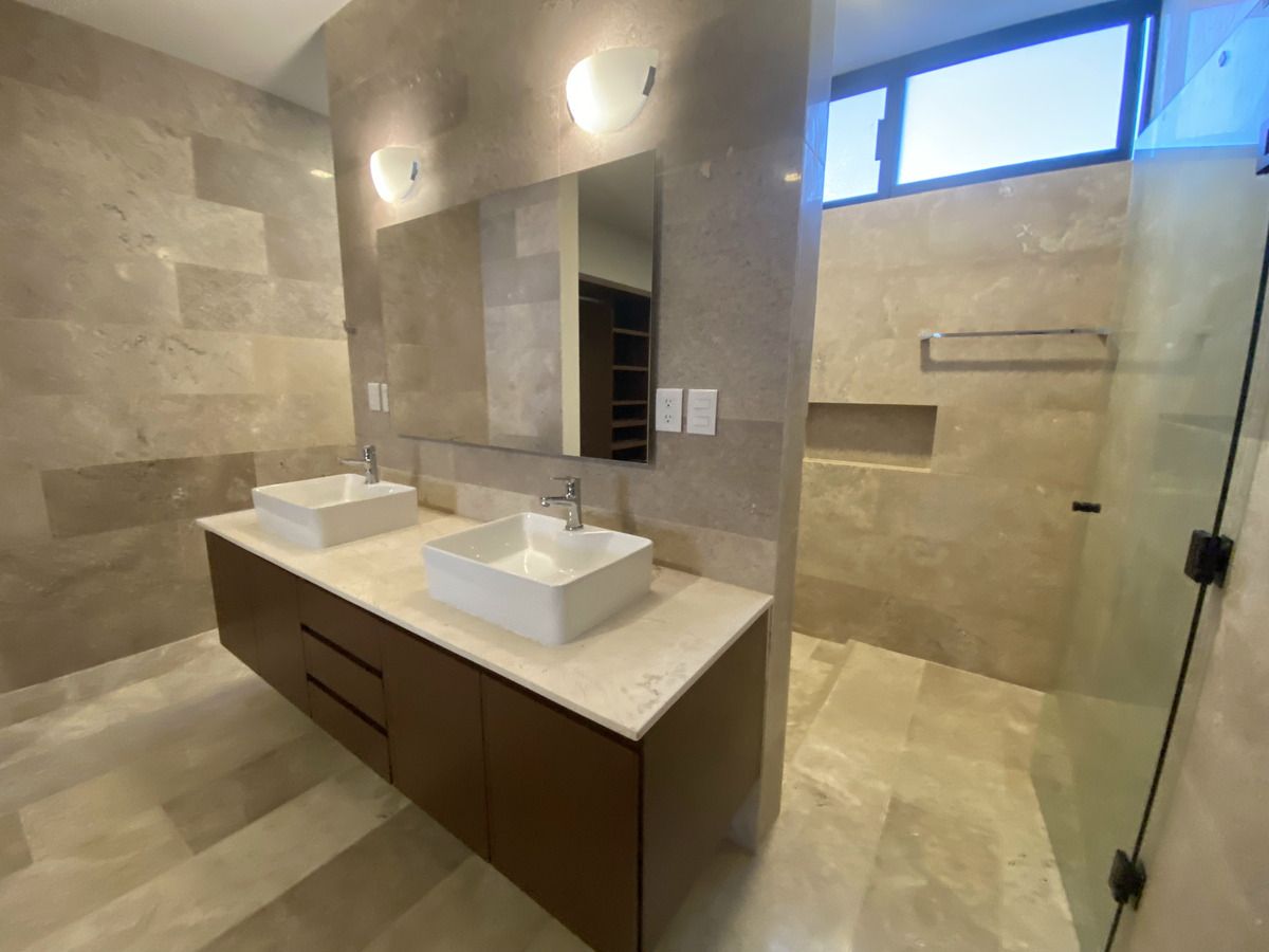 9 de 16: BAÑO PRINCIPAL