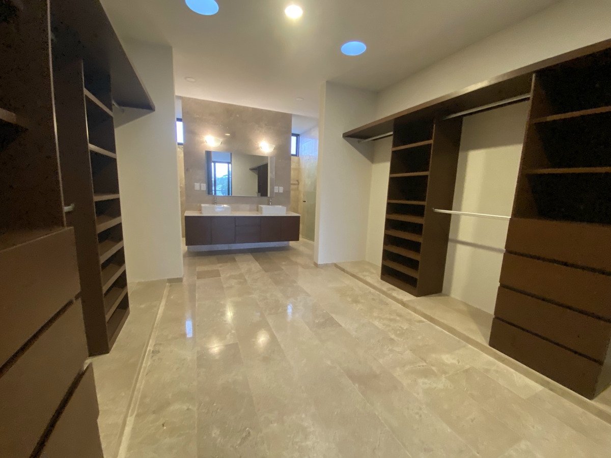 10 de 16: CLOSET VESTIDOR PRINCIPAL