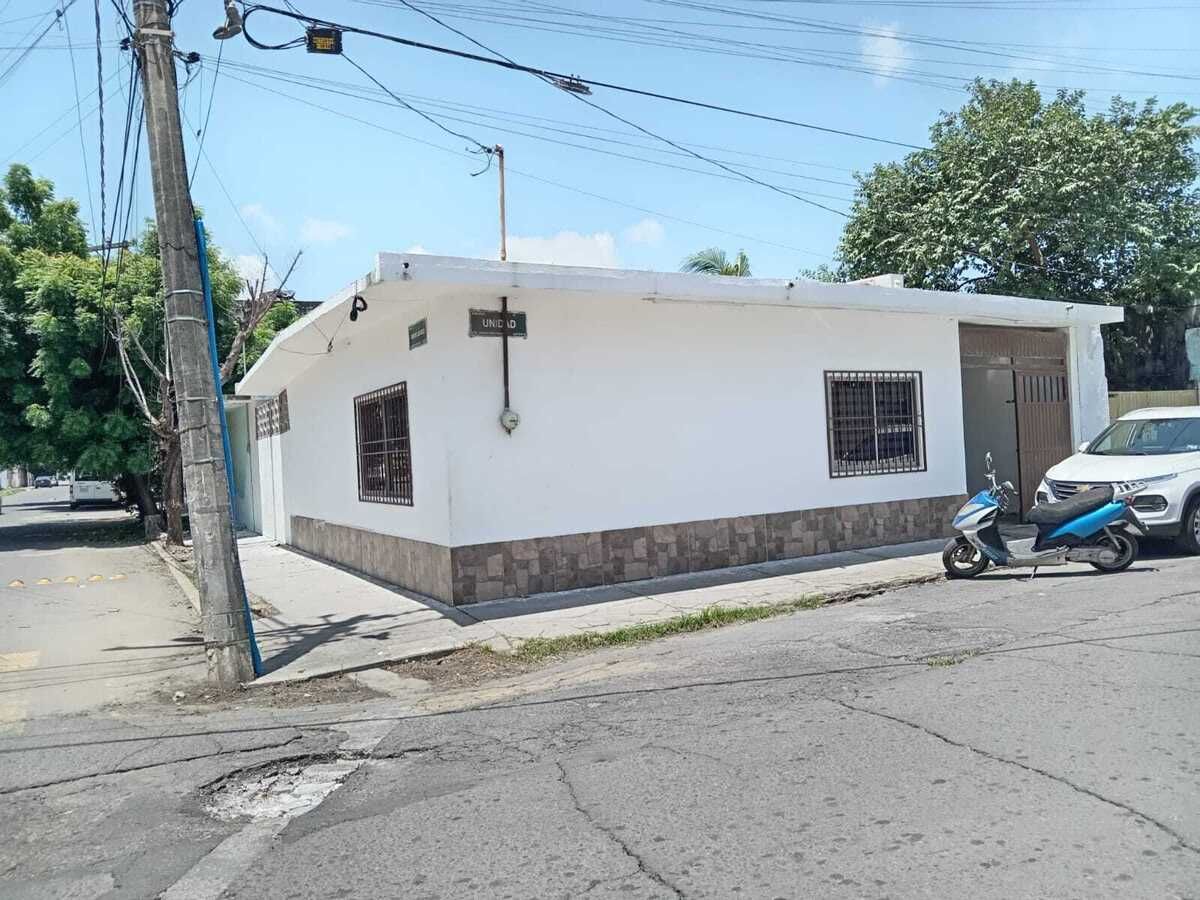 Casa EN ESQUINA DE UN NIVEL en venta en Unidad Veracruzana. VERACRUZ, VER