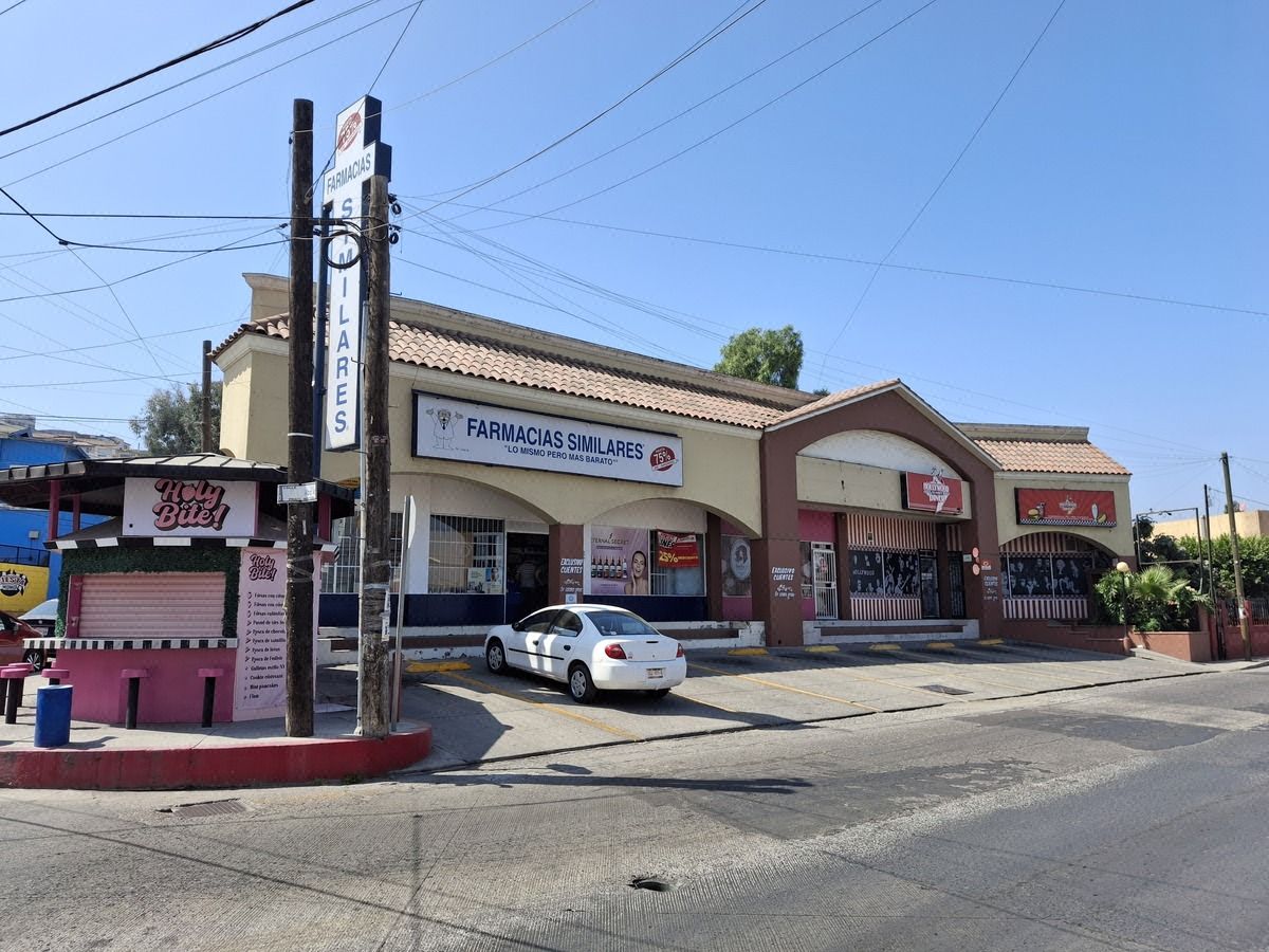Plaza Comercial en Ermita y Alba Roja En Venta
