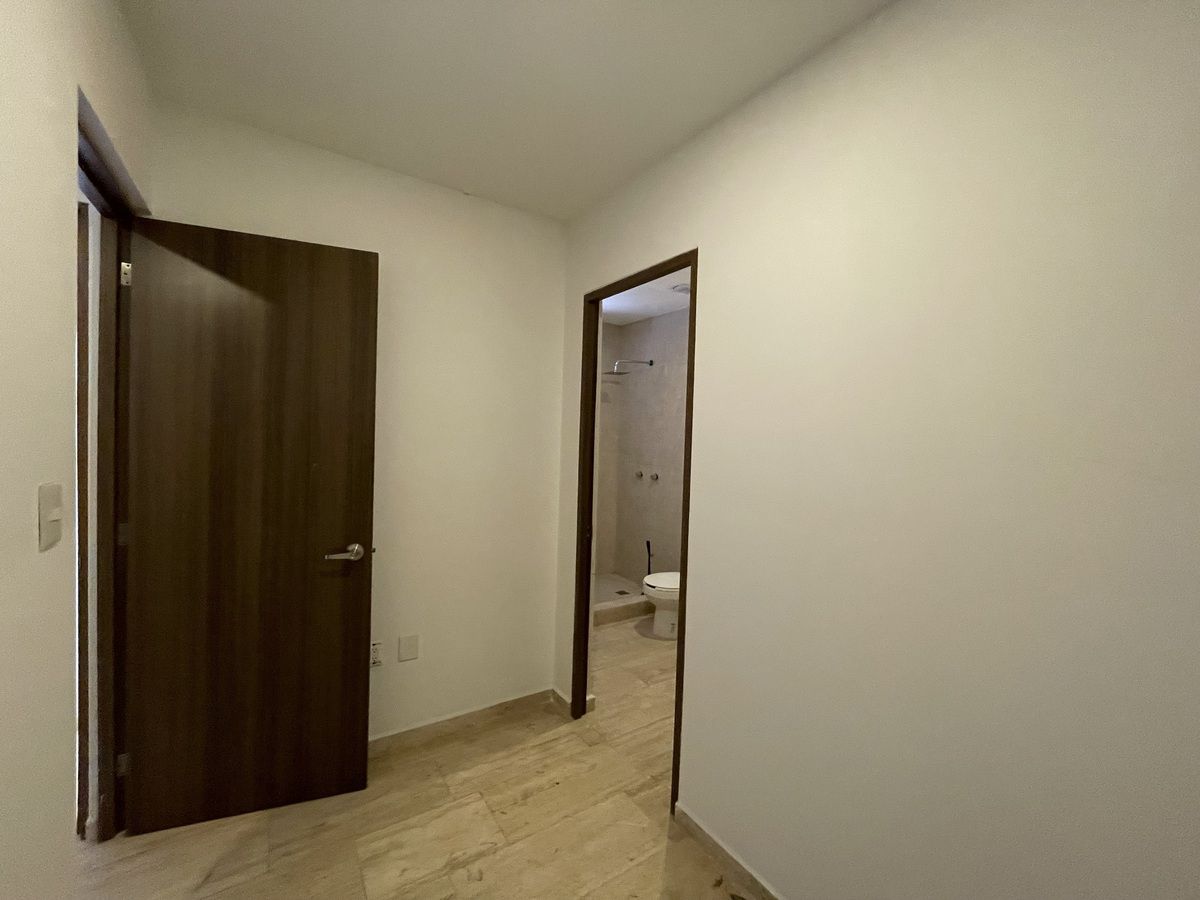 5 of 15: Cuarto de servicio