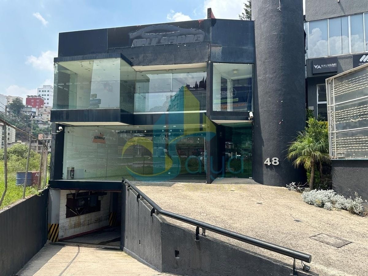 Local comercial en dos niveles en Interlomas