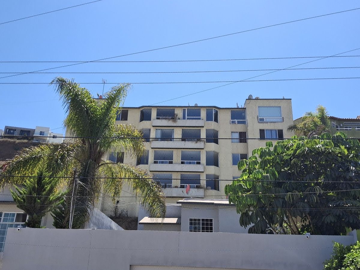 Venta de Edificio de Ocho Condominios en Privada