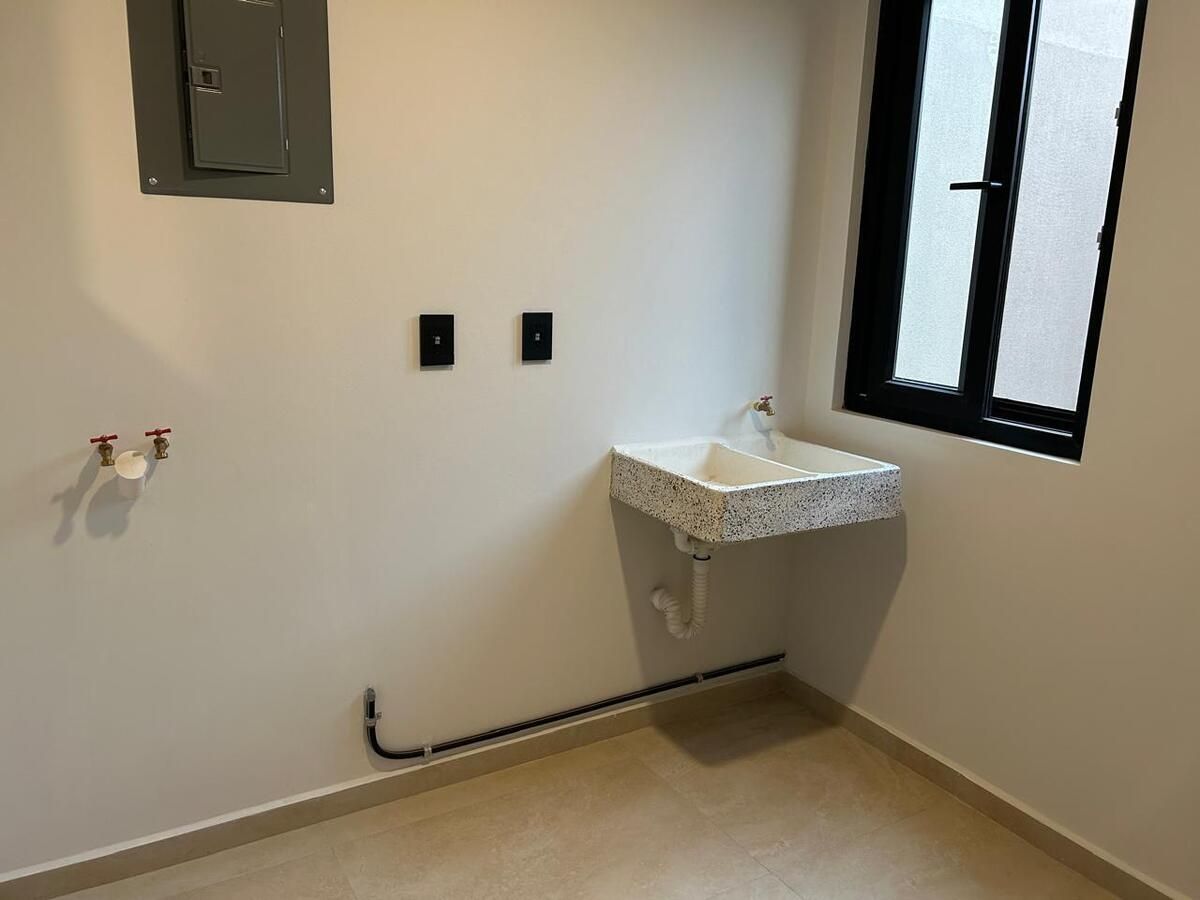 7 of 12: Cuarto de lavado