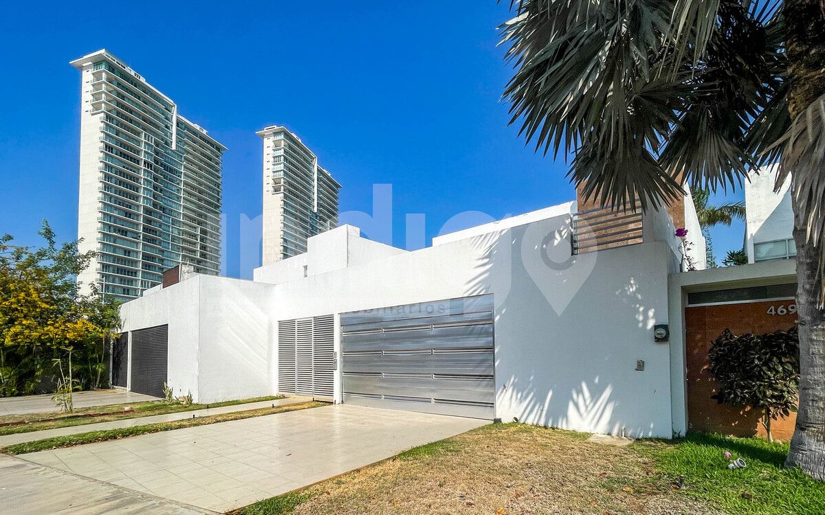 1 de 41: Fachada Frontal