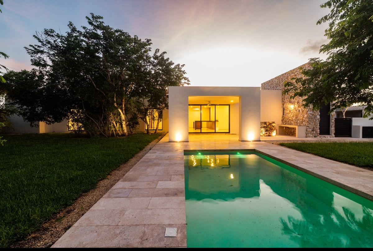 5 of 9: Terraza de noche