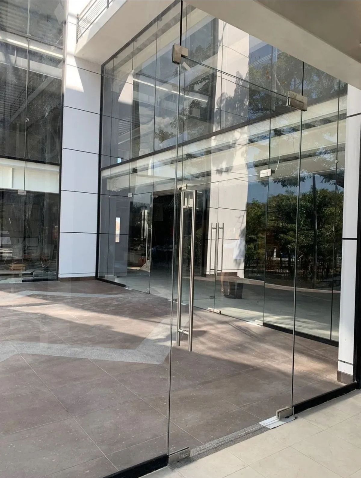 LOCALES EN RENTA PLAZA COMERCIAL