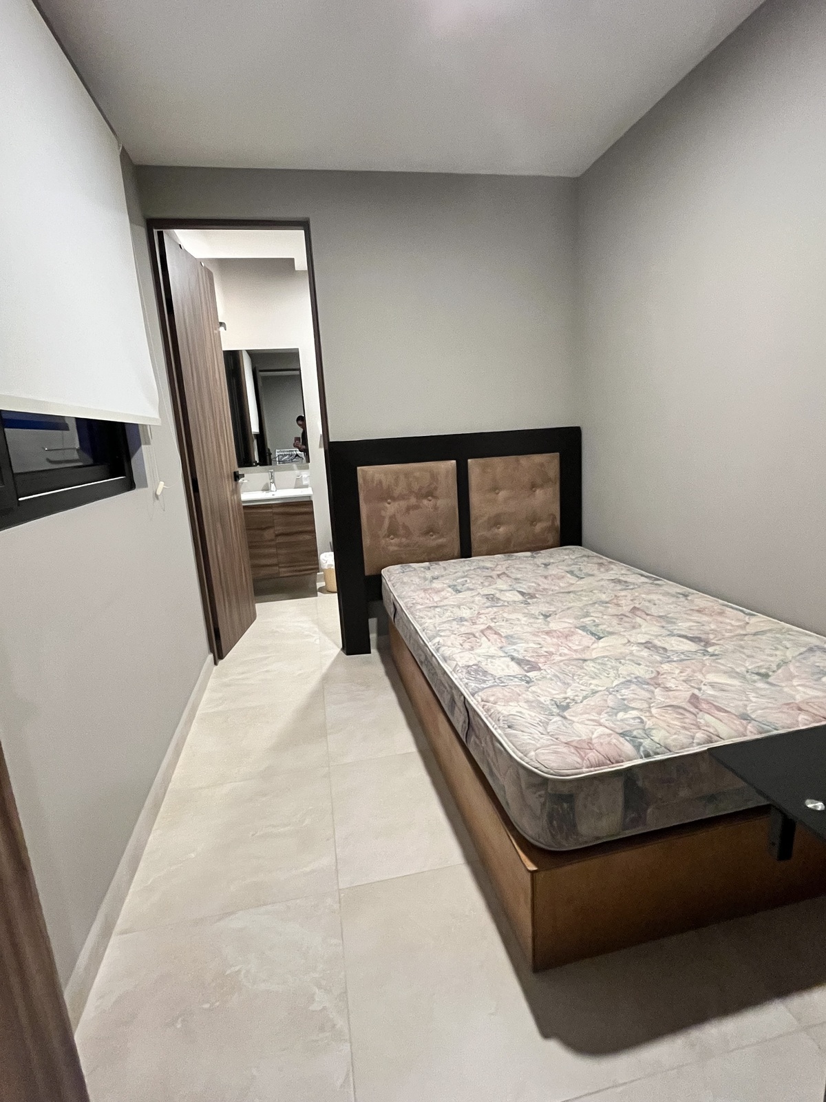28 de 37: Cuarto de servicio