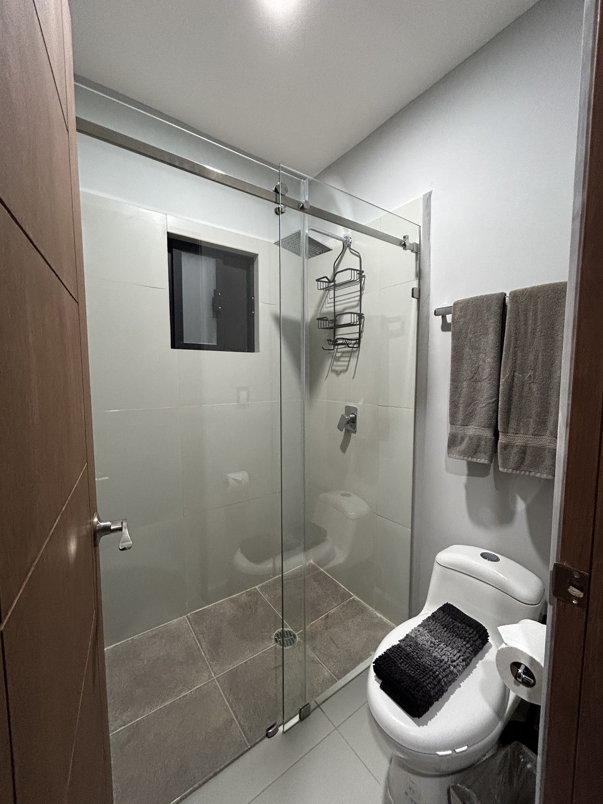 10 of 25: Baño Principal