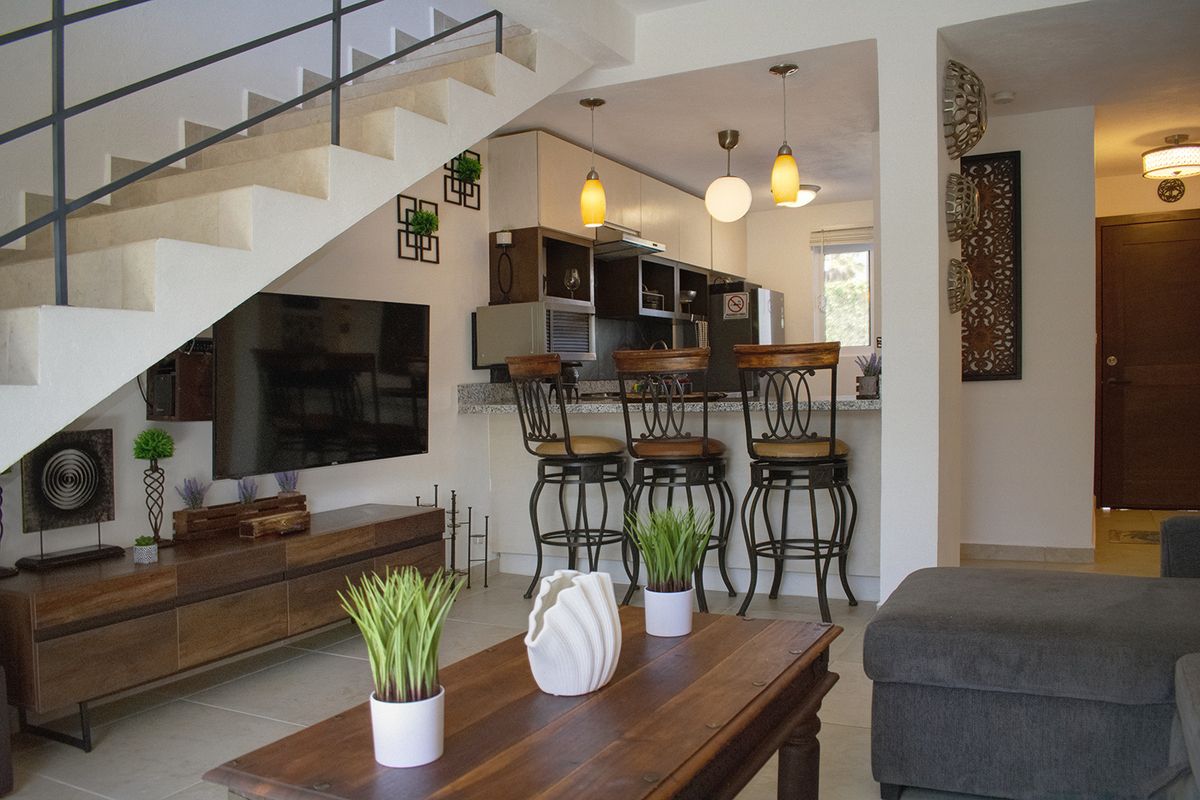14 de 37: Integrated living and kitchen area with breakfast bar