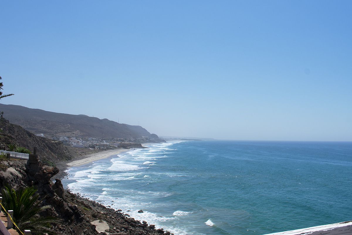 7 de 37: Endless ocean views from the community grounds