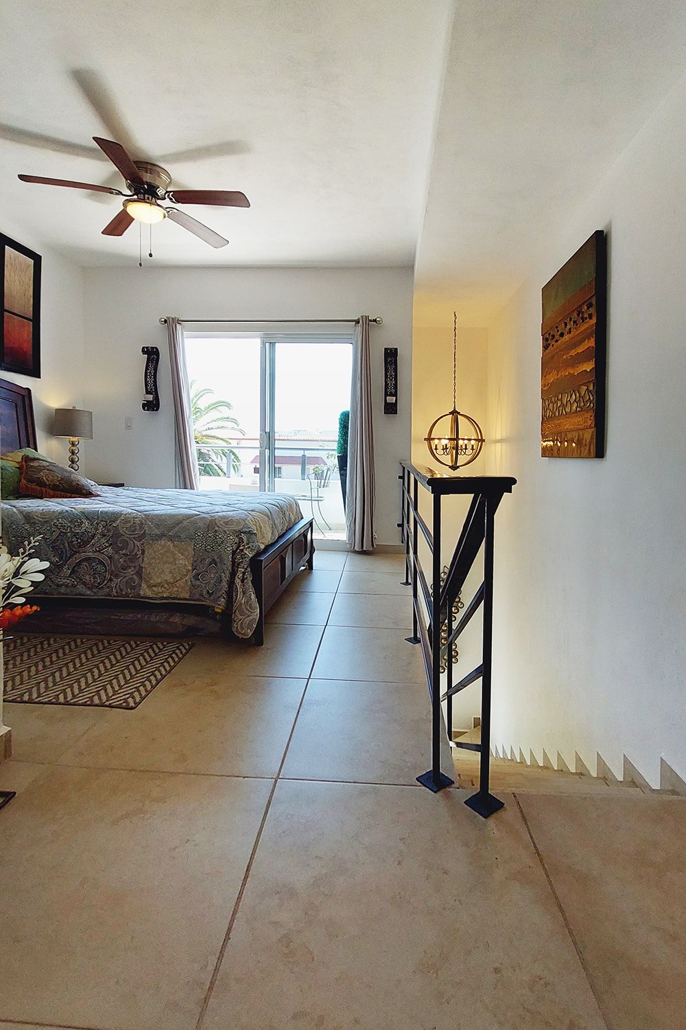22 de 37: Main bedroom with terrace access and natural light