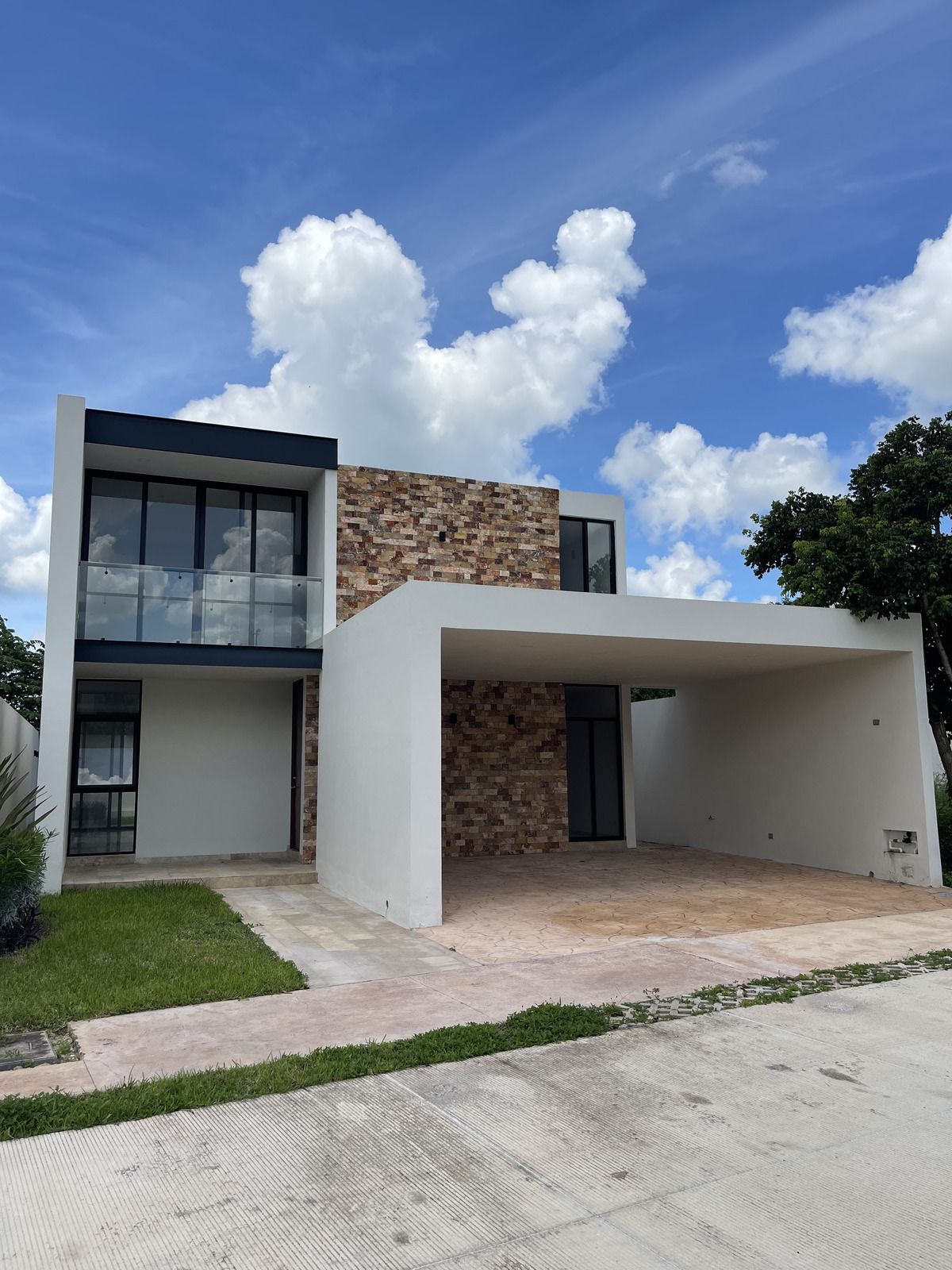 House for sale in a residential private area north of Mérida in Cholul. - foto 1