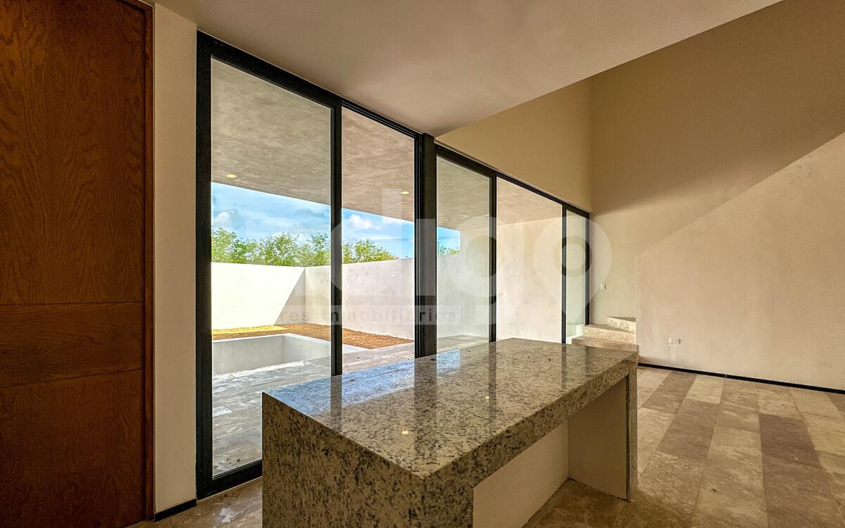 11 de 45: Cocina con Salida a la Terraza