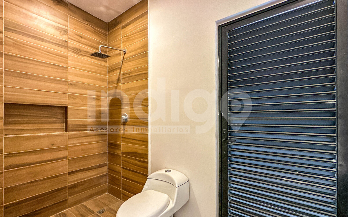 17 de 45: Baño Completo de Visitas