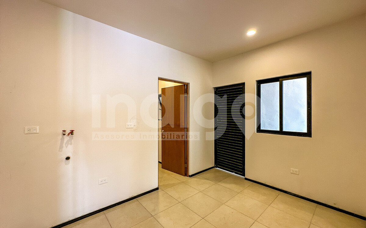 43 de 45: Cuarto de Servicio con Baño Completo