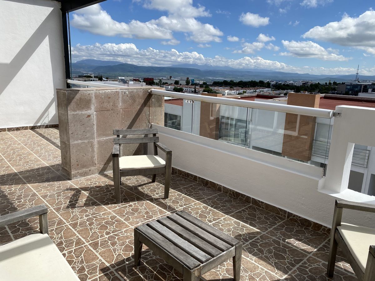 9 of 17: Terraza en Roof