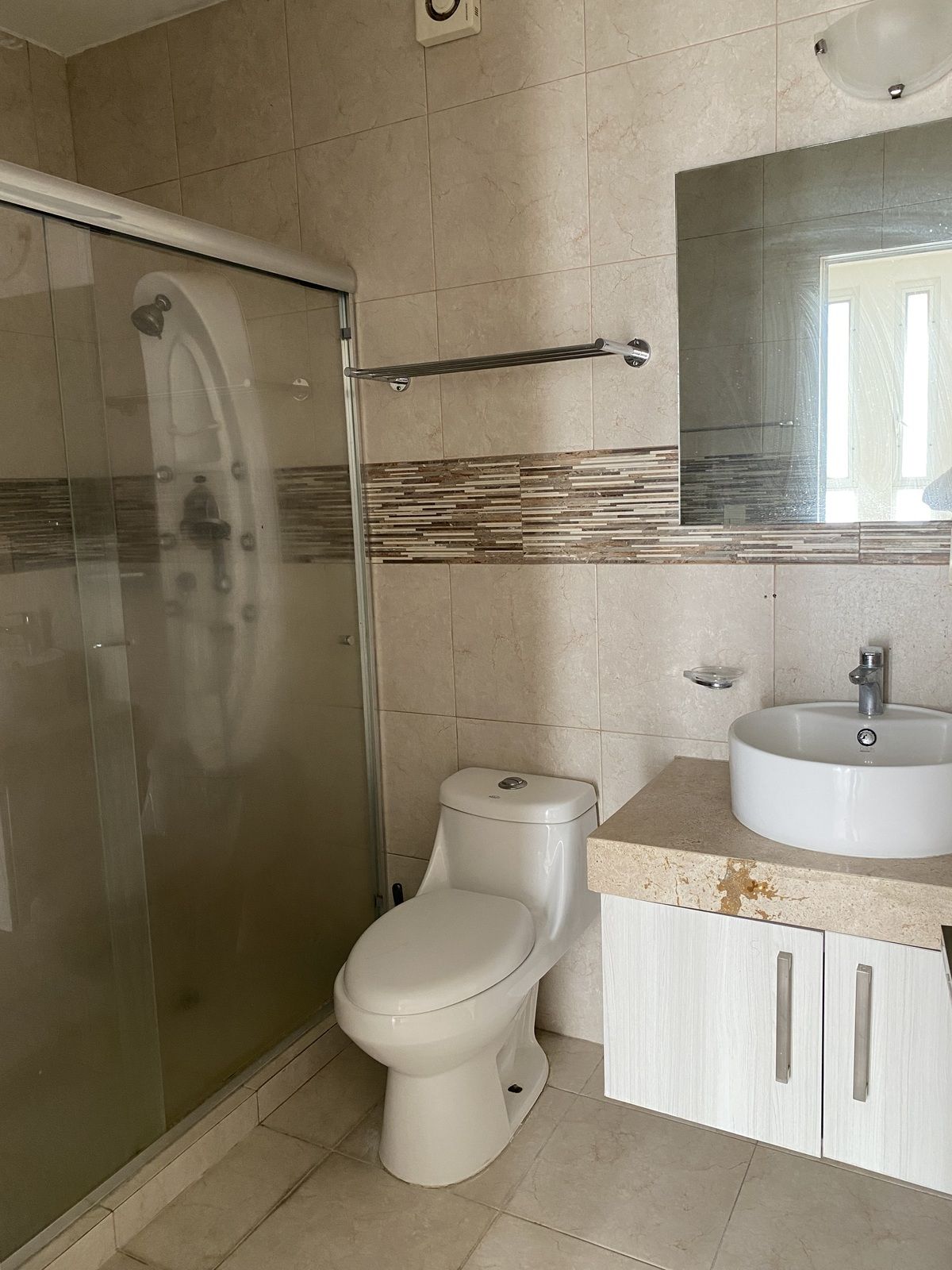 15 of 17: Baño principal