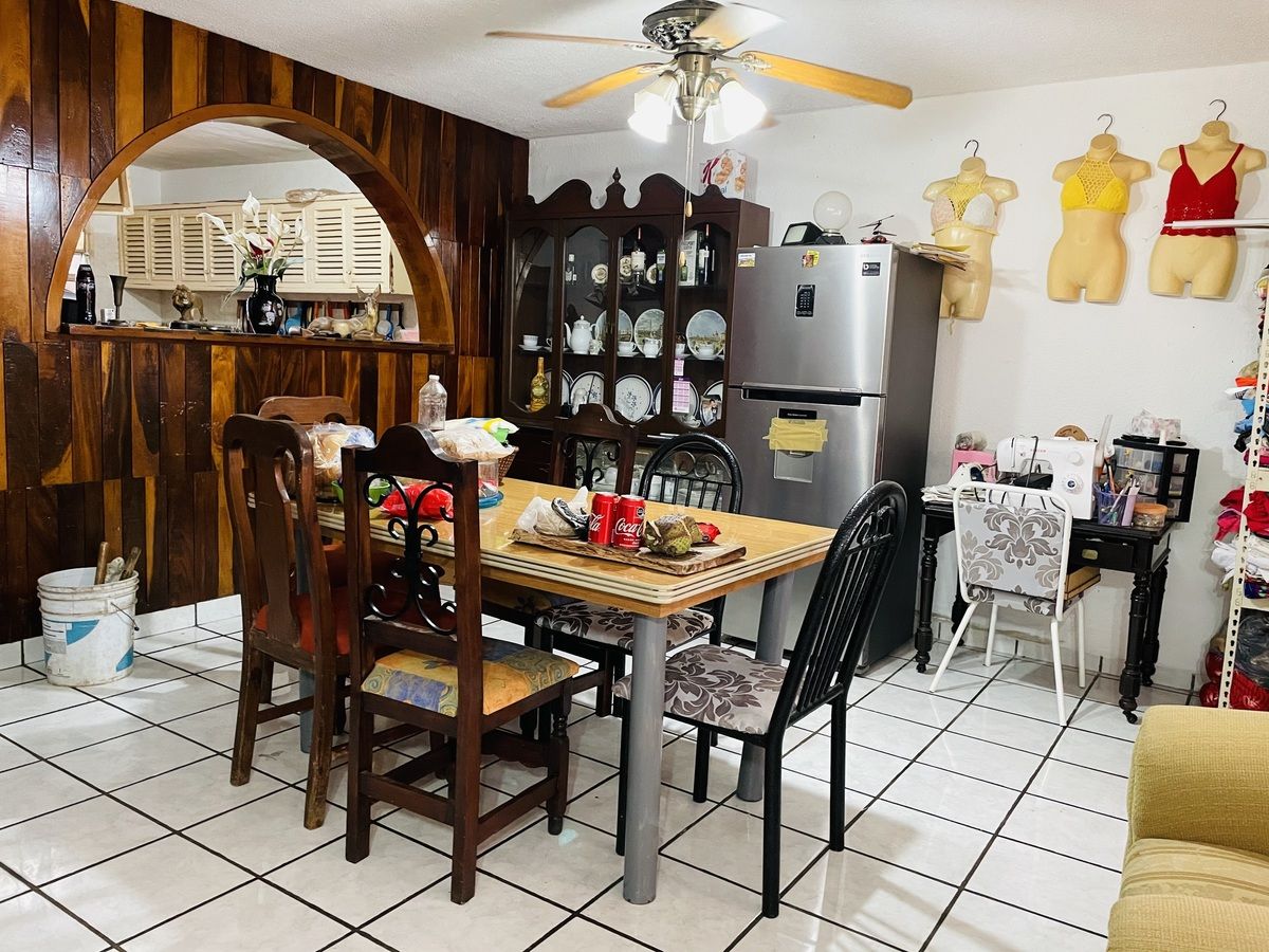 3 of 10: Comedor