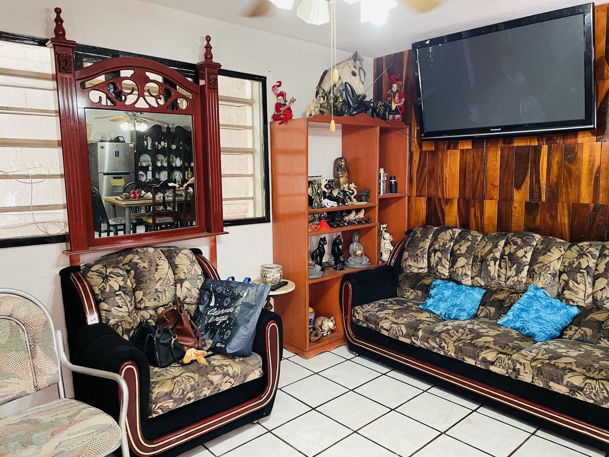 4 of 10: Sala