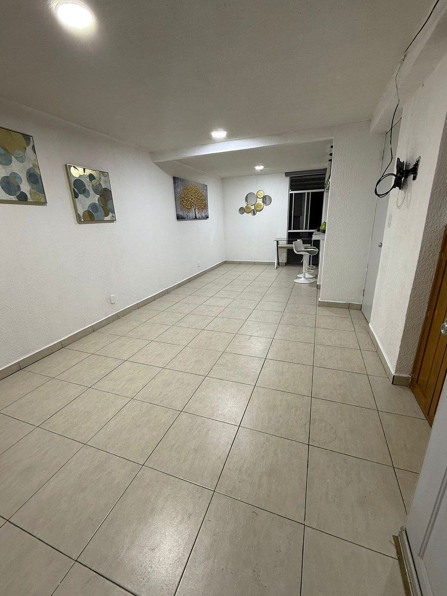 2 de 16: Sala - comedor.