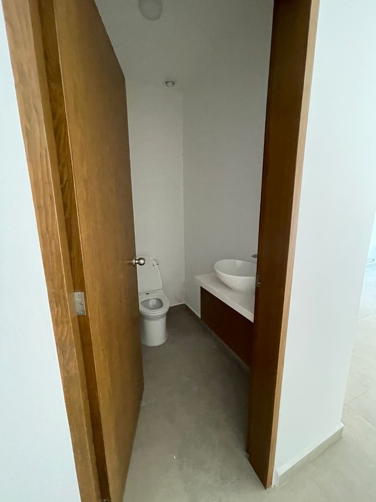 4 de 18: Medio baño planta baja