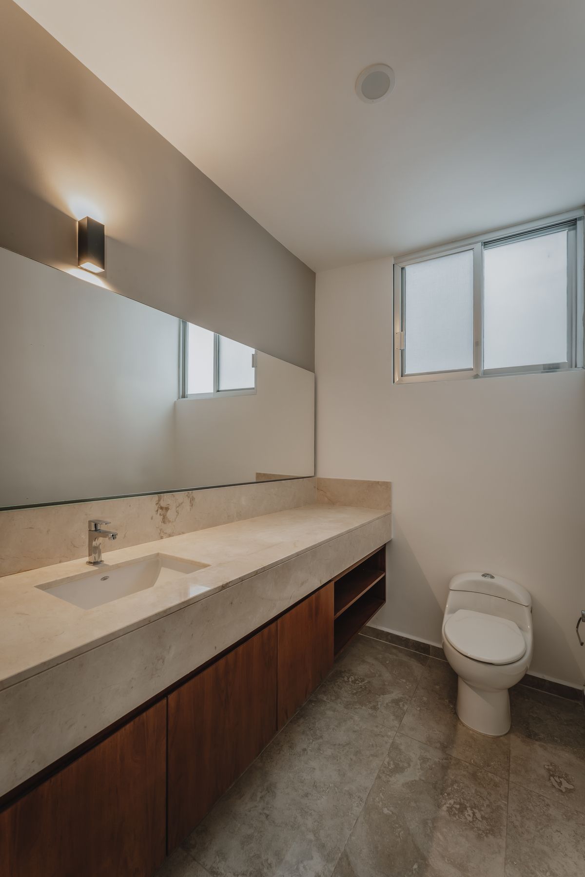 7 of 17: MEDIO BAÑO P.B.
