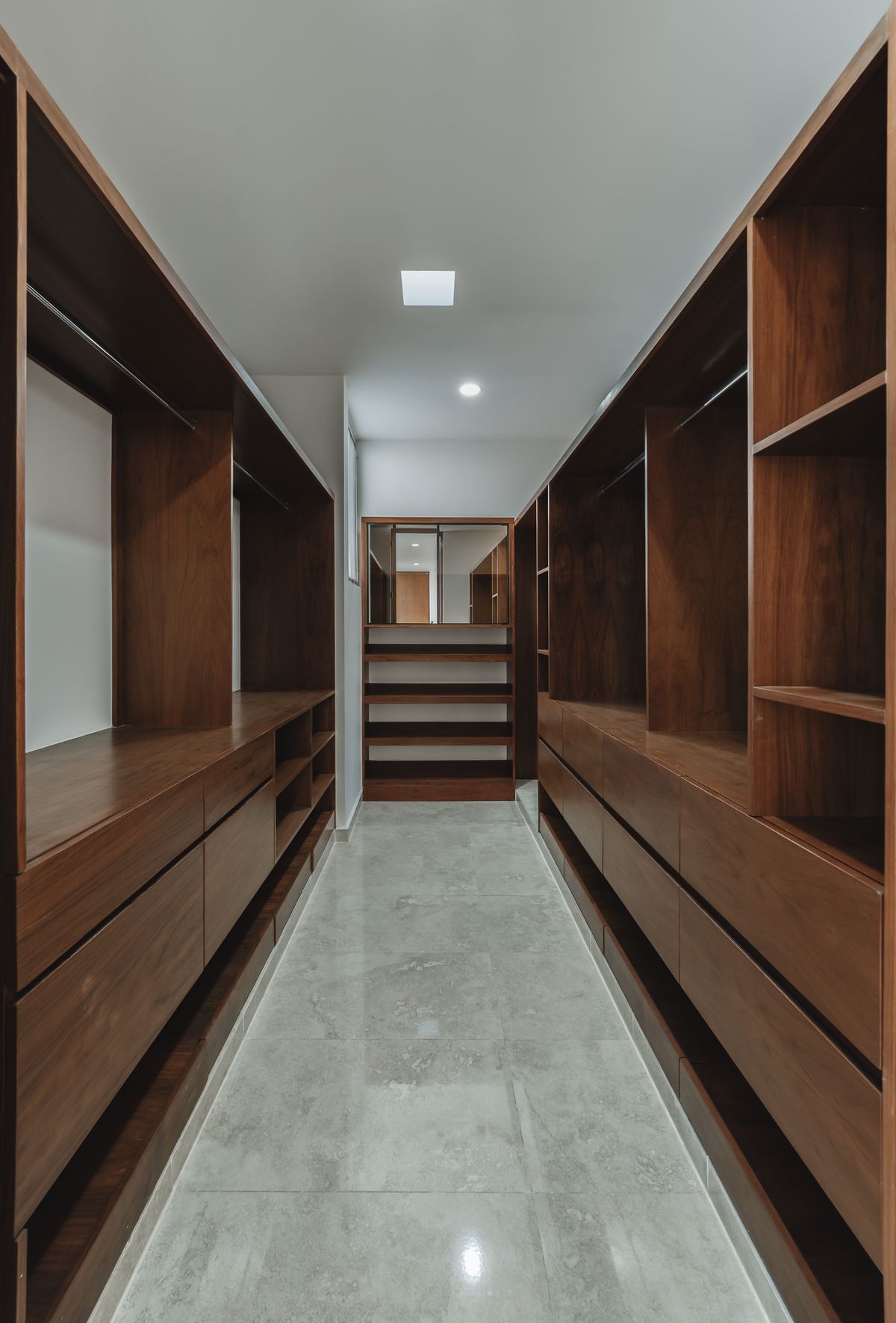 13 of 17: CLOSET PRINCIPAL