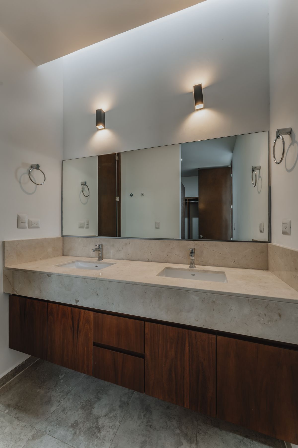 14 of 17: BAÑO PRINCIPAL