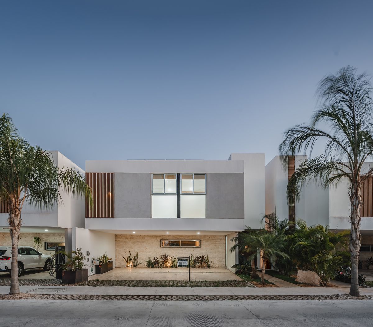 1 of 17: FACHADA