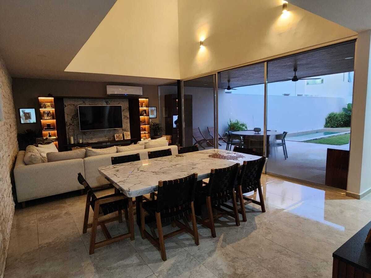4 of 17: SALA COMEDOR VESTIDA
