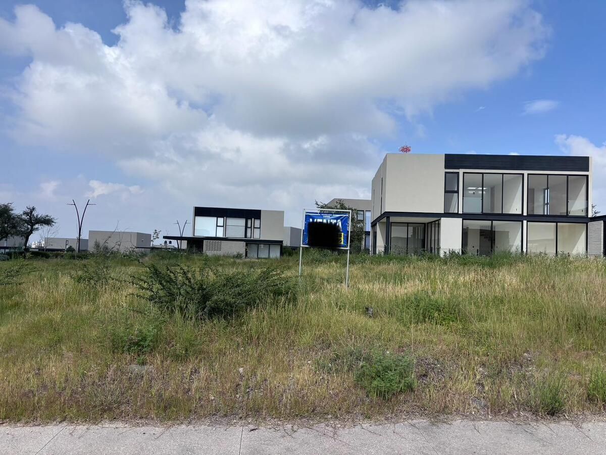 Venta de terreno en Lomas de Campanario Norte - foto 1