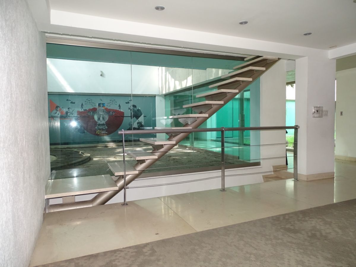 5 of 18: Acceso a 2º piso